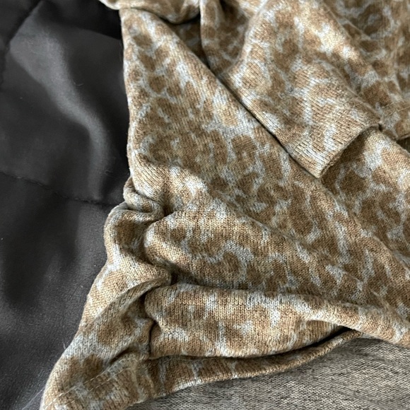 Woman’s S BeachLunchLounge Leopard Sweater Top - Picture 3 of 3